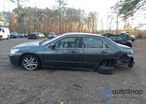 2003 Honda Accord 2.4 Lx z USA, uszkodzony, nr VIN 1HGCM56393A085016